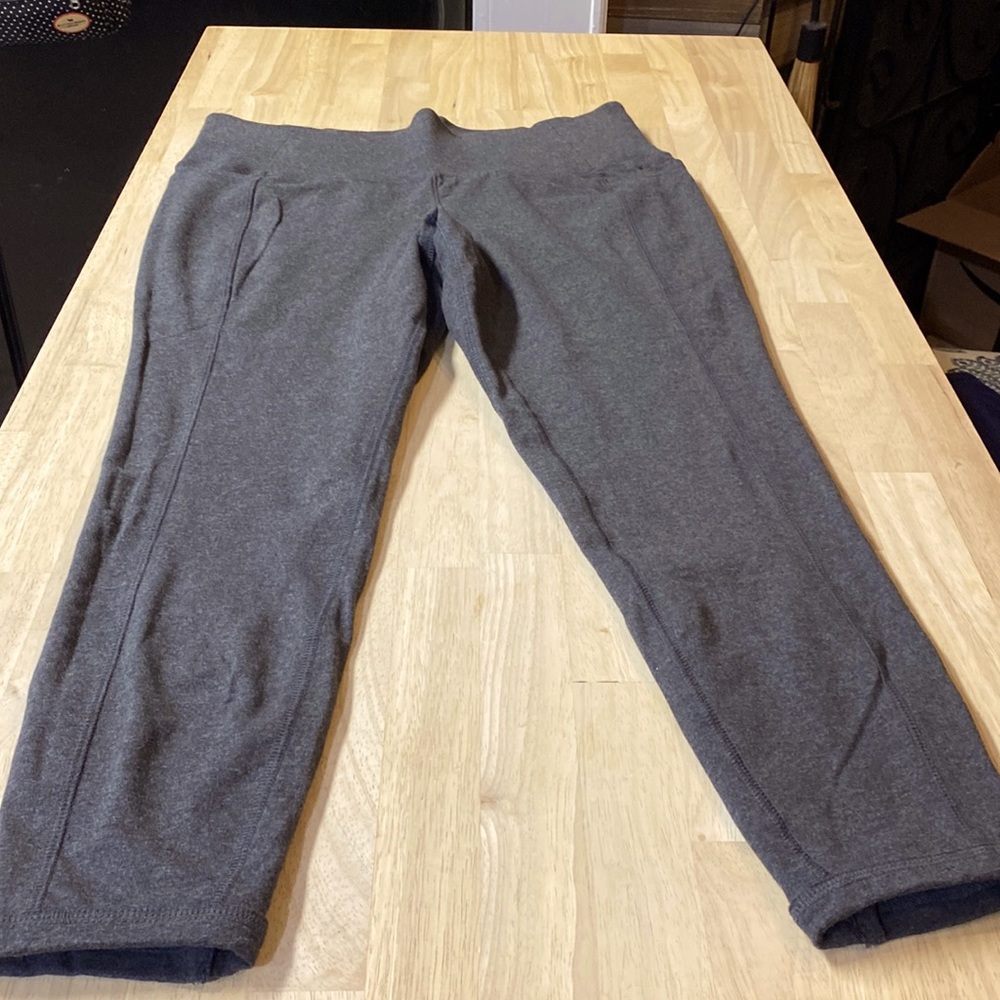 Livi Active Women’s 14/16 Dark Gray Workout Capris
